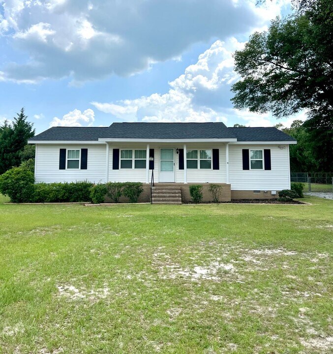 109 Camellia Dr in Beech Island, SC - Foto de edificio