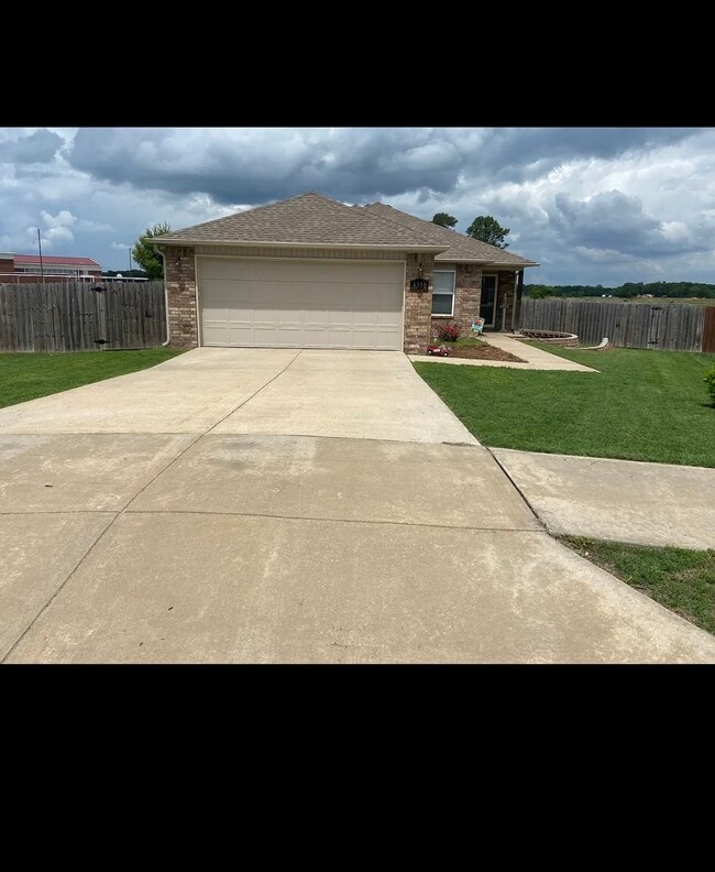 property at 2827 Carondolet St