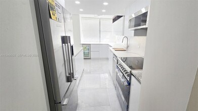 250 174th St, Unit 203 in Sunny Isles Beach, FL - Building Photo - Building Photo