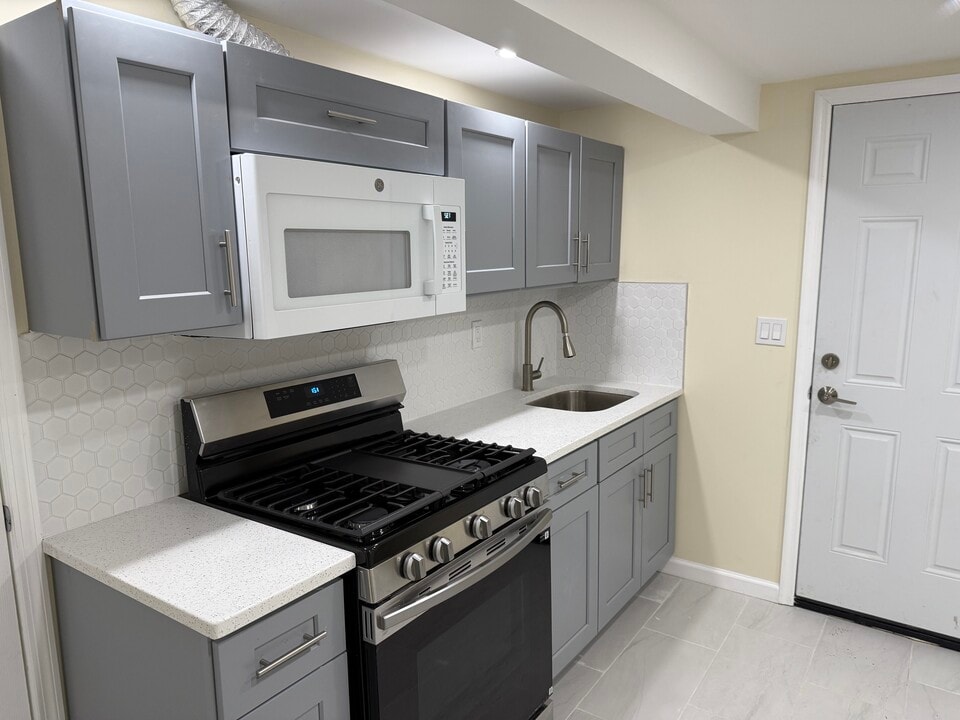 15132 81st St, Unit LL #1 in Howard Beach, NY - Foto de edificio