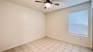 8901 Pineridge Dr, Unit B in Austin, TX - Building Photo - Building Photo