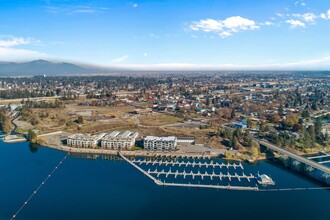 447 W Waterside Dr in Post Falls, ID - Foto de edificio - Building Photo