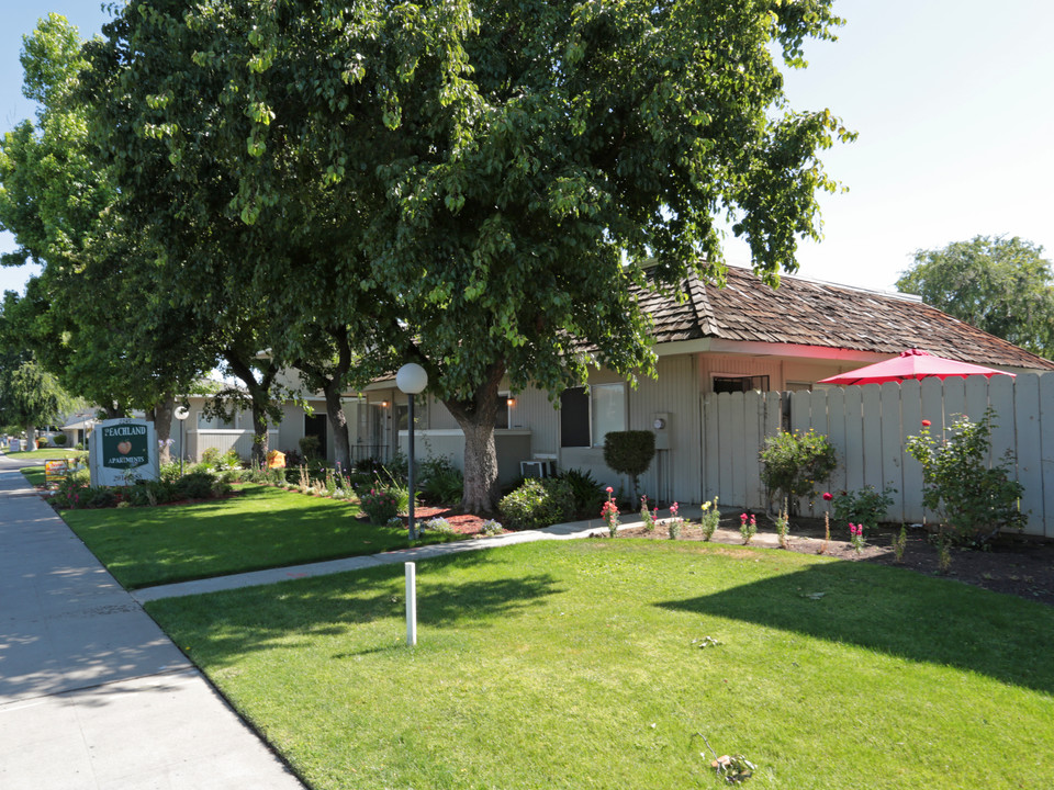 Peachland Apartments in Clovis, CA - Foto de edificio