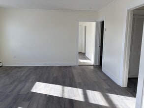 574 W Main St, Unit 3rd Floor in New Britain, CT - Foto de edificio - Building Photo