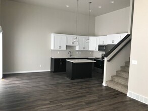 2115 Allison Ln W in West Fargo, ND - Building Photo - Building Photo