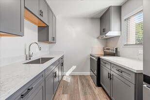 Plaza Apartments in Salinas, CA - Building Photo