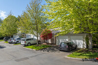 Newport Cove Condominiums in Everett, WA - Foto de edificio - Building Photo