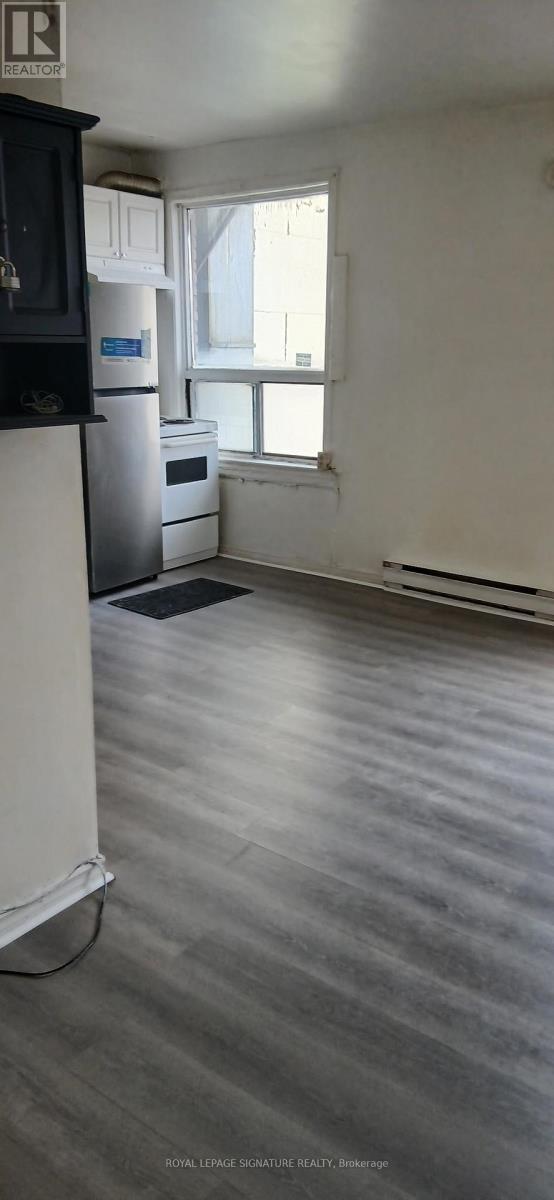 954 Danforth Ave in Toronto, ON - Building Photo - Building Photo