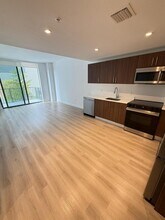 3748 NW 13th St, Unit A3 in Miami, FL - Building Photo - Building Photo