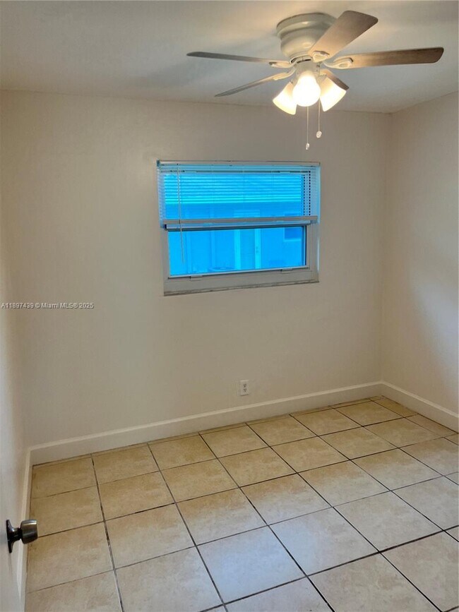 4601 SW 32nd Ave in Fort Lauderdale, FL - Foto de edificio - Building Photo