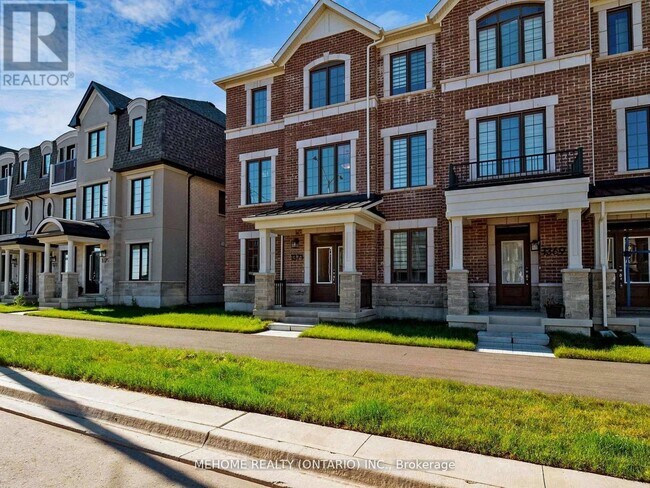 1371 William Halton Pkwy in Oakville, ON - Building Photo - Building Photo