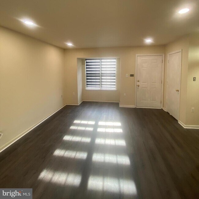 4559 Penny Tree Pl in Chantilly, VA - Building Photo - Building Photo