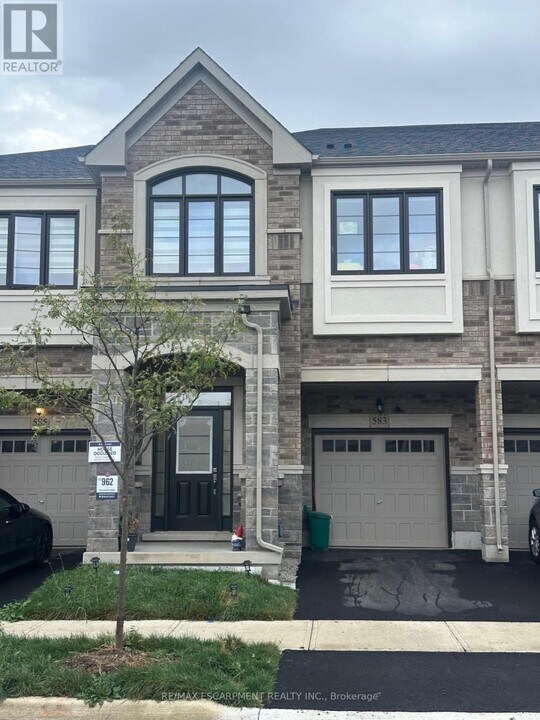 583 Celandine Ter in Milton, ON - Building Photo