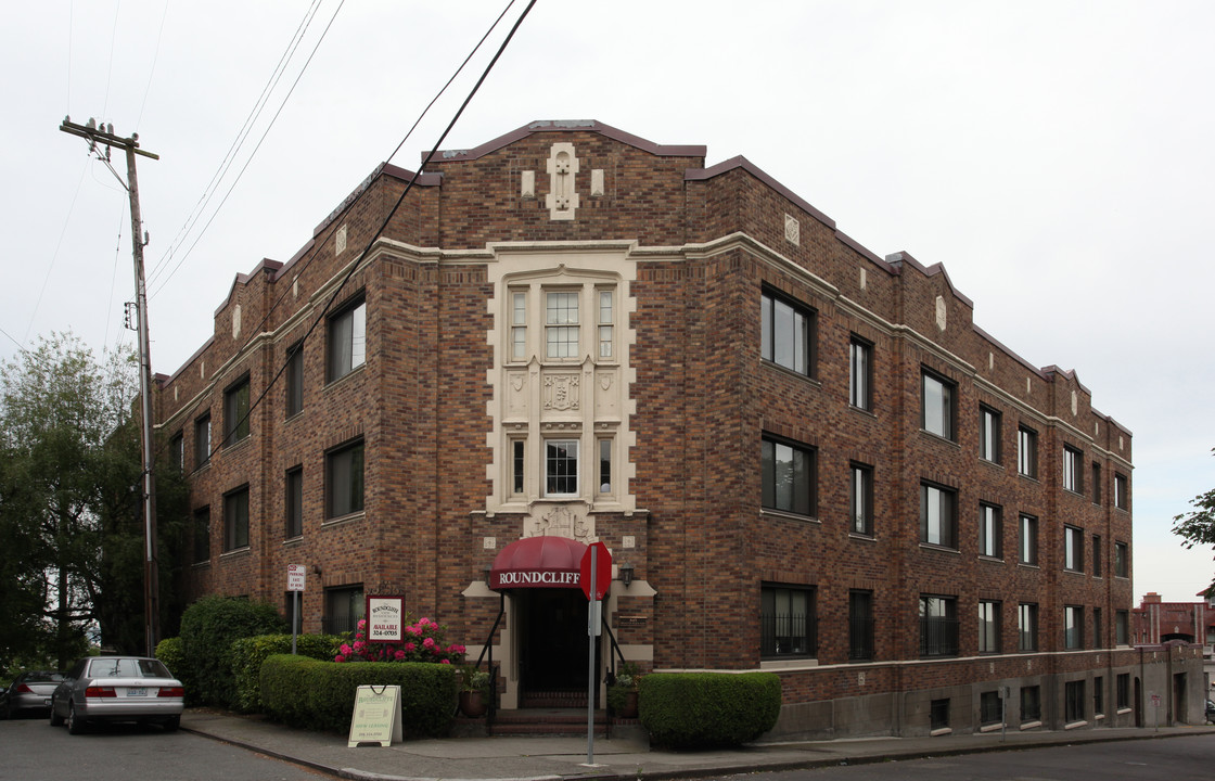 Roundcliffe Apartments in Seattle, WA - Building Photo