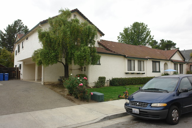 4977 Edgar in San Jose, CA - Foto de edificio - Building Photo