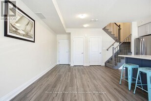 1569 Rose Way in Milton, ON - Building Photo