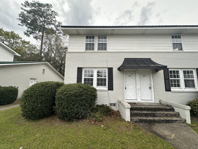 302 Pleasant St in Hinesville, GA - Building Photo - Building Photo