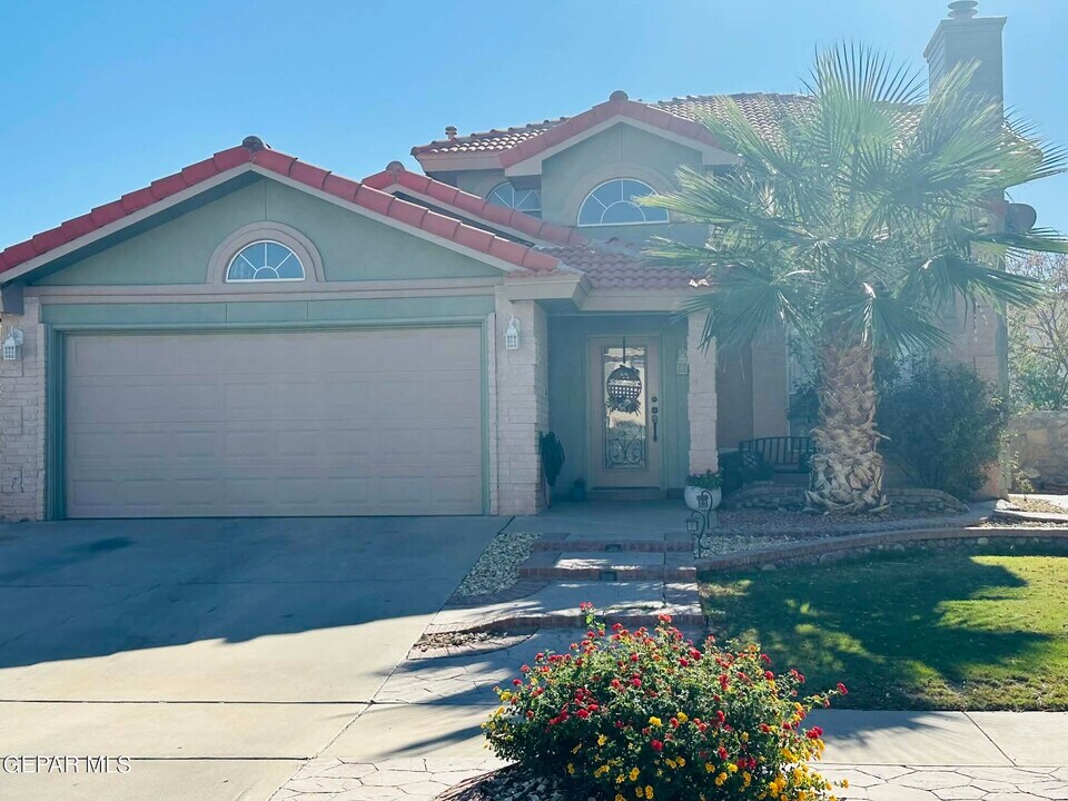 11994 Francis Scobee Dr in El Paso, TX - Building Photo