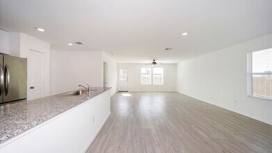 5926 Seaside Mnr in Converse, TX - Building Photo - Building Photo