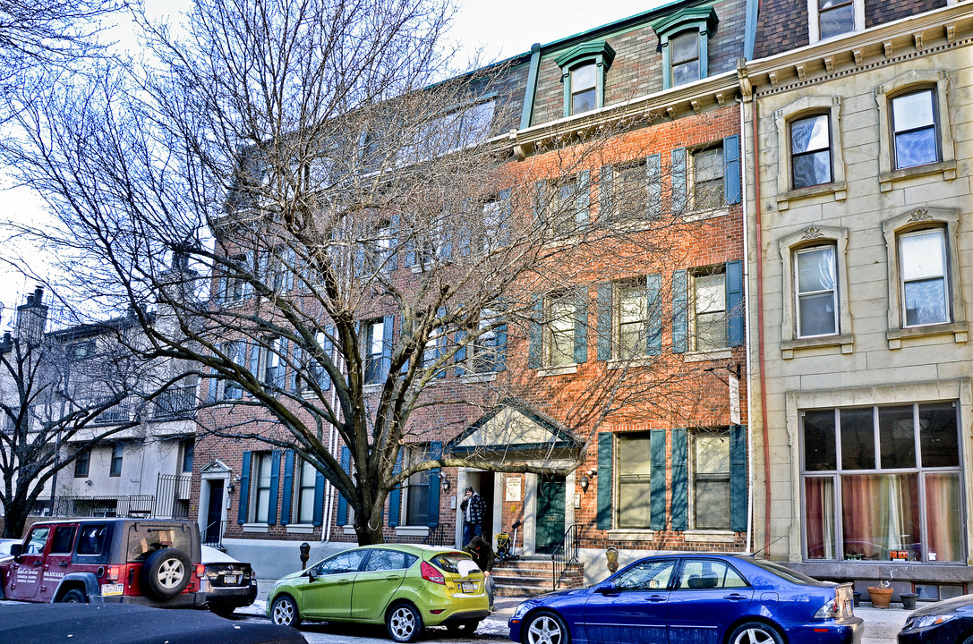 2029 Arch St in Philadelphia, PA - Building Photo