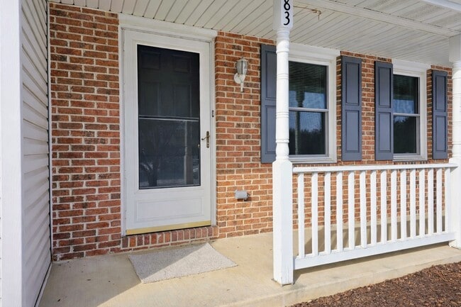 83 Brookfield Rd in Lititz, PA - Foto de edificio - Building Photo