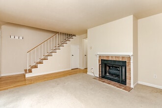 32710 3rd Pl S in Federal Way, WA - Building Photo - Building Photo