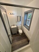 660 2nd Ave, Unit 2nd Floor in Troy, NY - Foto de edificio - Building Photo