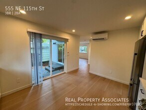 555 NE 115th St in Seattle, WA - Building Photo - Building Photo