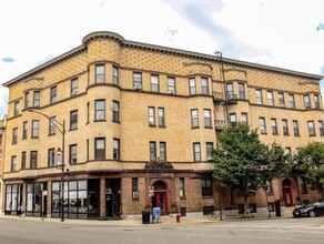 668 W Oakdale Ave in Chicago, IL - Building Photo - Building Photo