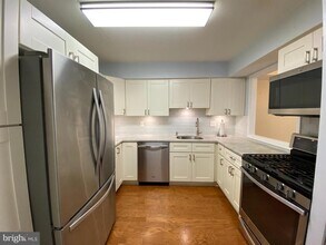 130 Spruce St in Philadelphia, PA - Building Photo - Building Photo