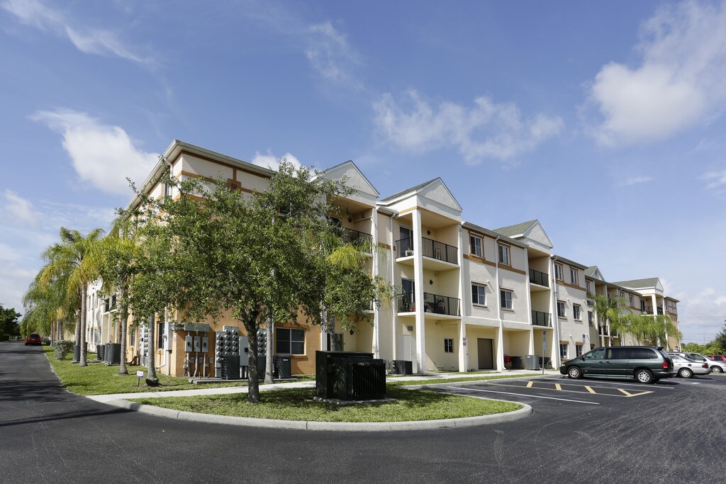 Mariner's Landing Apartments Ft. Myers, FL Apartments For Rent