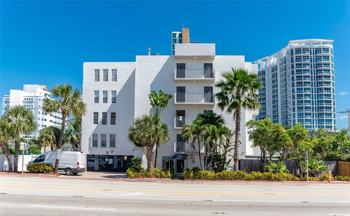 6545 Indian Creek Dr in Miami Beach, FL - Foto de edificio