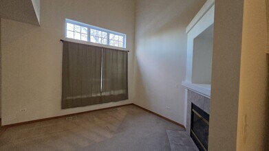 434 Vaughn Cir in Aurora, IL - Building Photo - Building Photo