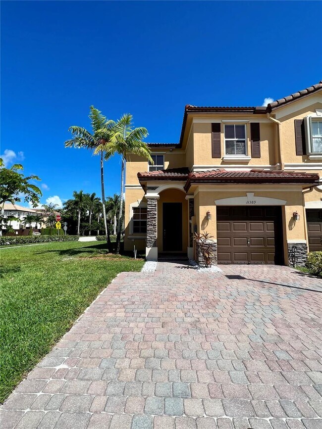 11389 NW 87th Ln in Medley, FL - Building Photo - Building Photo