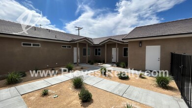 20125 Zuni Rd-Unit -Unit A in Apple Valley, CA - Building Photo - Building Photo