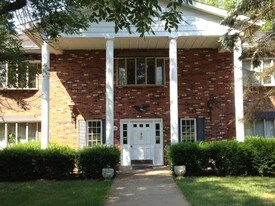 2526 Rebecca Ct W, Unit 7 in Quincy, IL - Building Photo