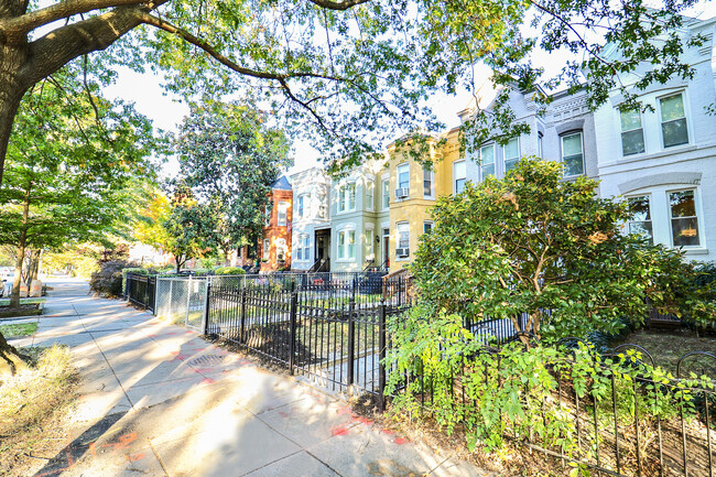 1110 K St NE in Washington, DC - Foto de edificio - Building Photo