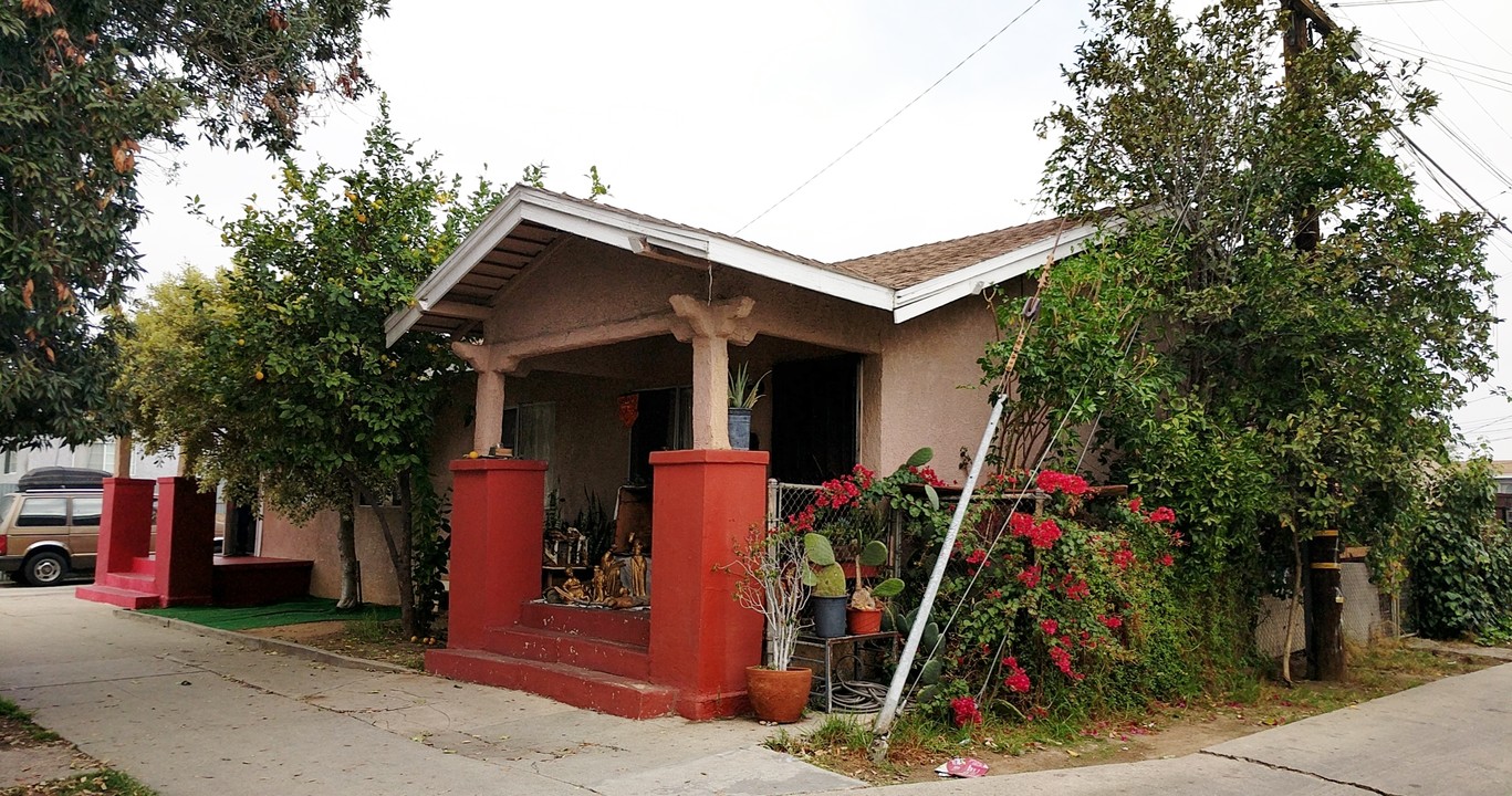 2313 City View Ave in Los Angeles, CA - Building Photo