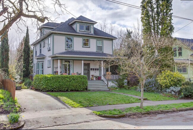 9426 N Edison St, Unit 1