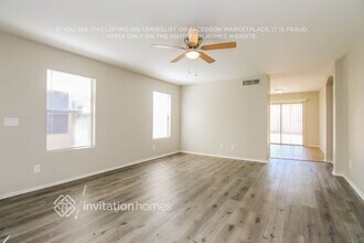 10933 E Clovis Ave in Mesa, AZ - Foto de edificio - Building Photo