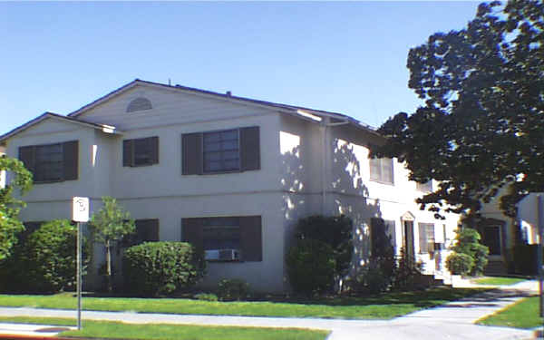 700 S Louise St in Glendale, CA - Building Photo