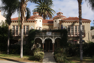 2264 1/4 Beachwood Dr in Los Angeles, CA - Building Photo