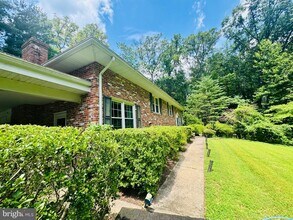 3500 Barkley Dr in Fairfax, VA - Building Photo - Building Photo