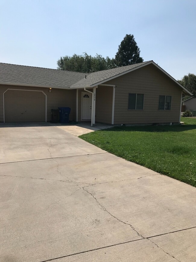 2770 SW Volcano Ct