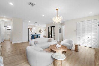 7606 S Olive Ave in West Palm Beach, FL - Building Photo - Building Photo