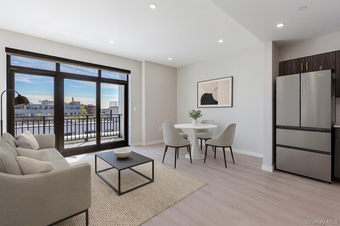 37-18 Broadway in Queens, NY - Building Photo