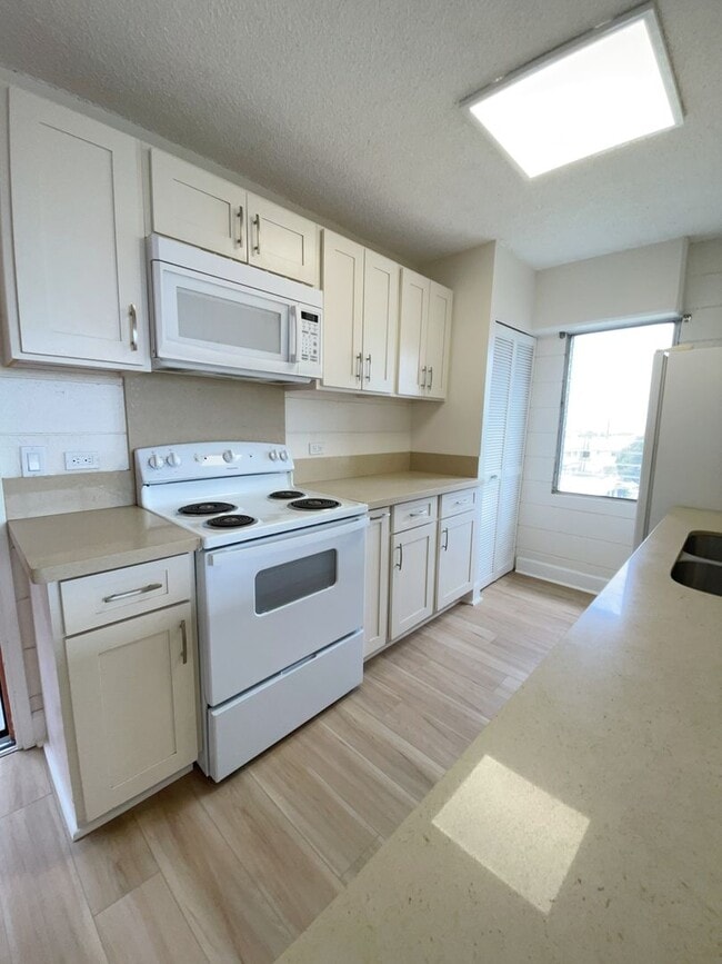 633 Nalanui St in Honolulu, HI - Building Photo - Building Photo