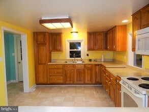 668 Broad St in Honey Brook, PA - Building Photo - Building Photo