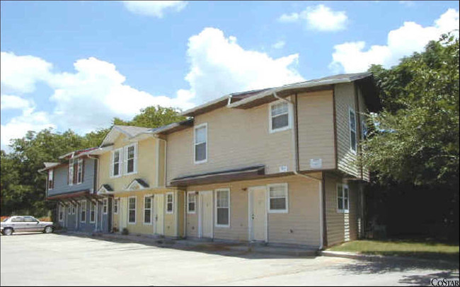 Tupelo Village Townhomes in Denton, TX - Building Photo - Building Photo