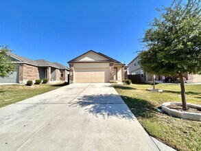 124 Bronco Billy Dr in Jarrell, TX - Building Photo - Building Photo